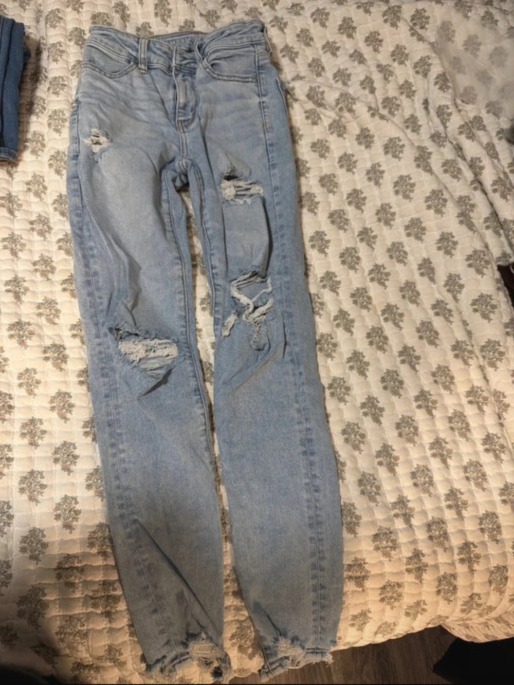 American Eagle Outfitters Light Blue Distressed Women's Jeggings